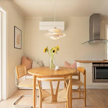 Apartmán Two Bedroom With Two Bathrooms And Private Terrace And Garden