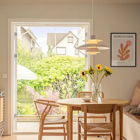 Two Bedroom With Two Bathrooms And Private Terrace And Garden *